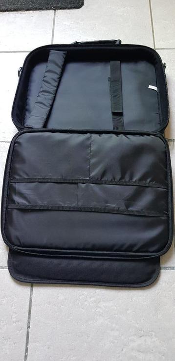 Uitstekende LAPTOP TAS ter overname beschikbaar voor biedingen