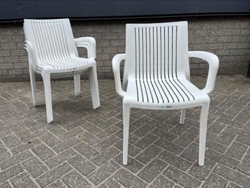 Nieuwe nog in doos witte tuinstoelen, tuinstoel stapelbaar beschikbaar voor biedingen