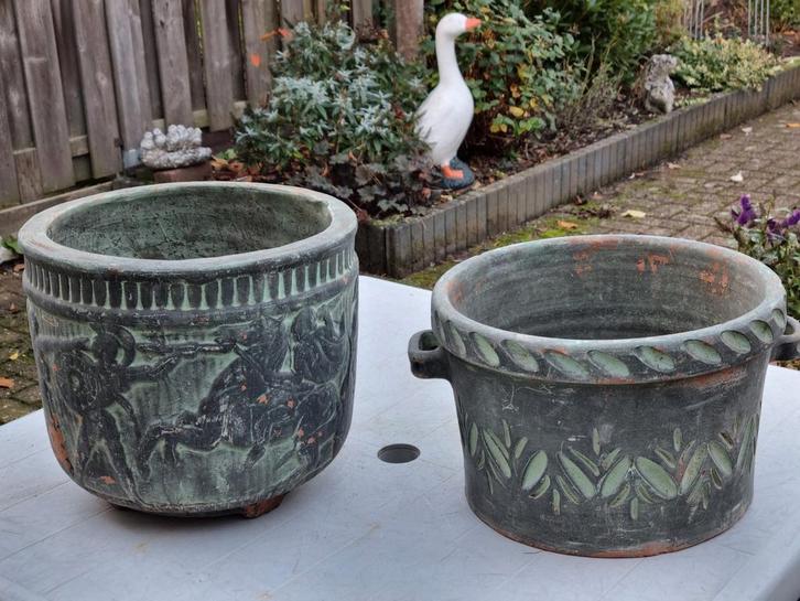 🎯   2 oude  bloempotten                +/- 30 cm SAMEN  :, Tuin en Terras, Bloempotten, Gebruikt, Terracotta, Balkon, Tuin, Minder dan 40 cm