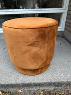 Cognac kleurige poef, Huis en Inrichting, Banken | Voetenbanken en Poefen, Minder dan 50 cm, Rond, Ophalen of Verzenden, Zo goed als nieuw