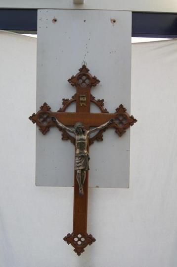 Kruisbeeld / Crucifix ( Gotische gesneden  beschikbaar voor biedingen