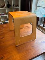 IKEA Benjamin kruk, ontworpen door Lisa Norinder., Huis en Inrichting, Stoelen, Ophalen, Gebruikt, Bruin, Hout