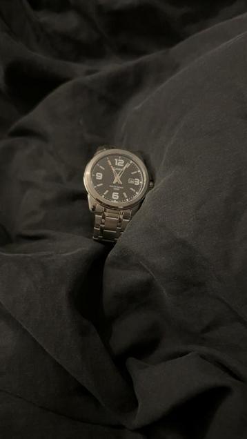 Horloge beschikbaar voor biedingen