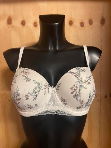 Marie jo bh maat 70f model sakura beschikbaar voor biedingen