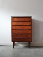 Vintage Deense ladekast in teak, smal!, Ophalen, 5 laden of meer, 100 tot 150 cm, 50 tot 100 cm