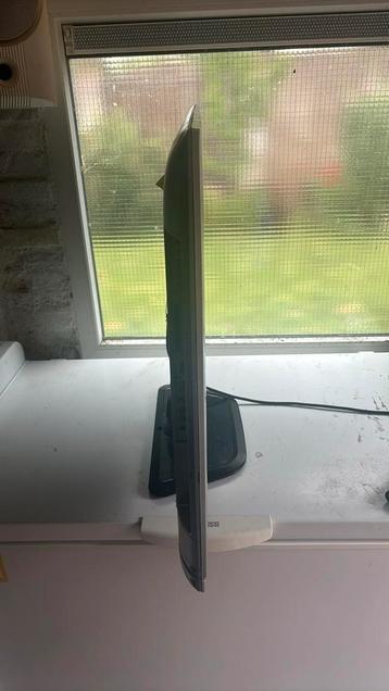 Grundig slimline 40 inch smart tv. 4 x hdmi beschikbaar voor biedingen