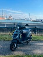 Zip 50cc 2022, Fietsen en Brommers, Scooters | Piaggio, Benzine, Maximaal 45 km/u, 50 cc, Zo goed als nieuw