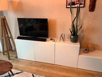 Witte ikea kasten (model: BESTÅ) - afbeelding 1