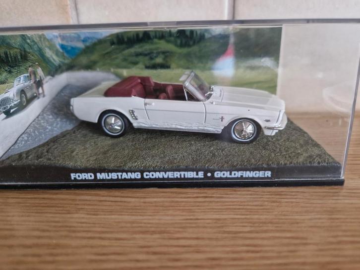 Ford mustang convertible goldfinger james bond, Hobby en Vrije tijd, Modelauto's | 1:43, Zo goed als nieuw, Auto, Universal Hobbies