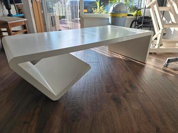 Massief eiken vintage salontafel beschikbaar voor biedingen