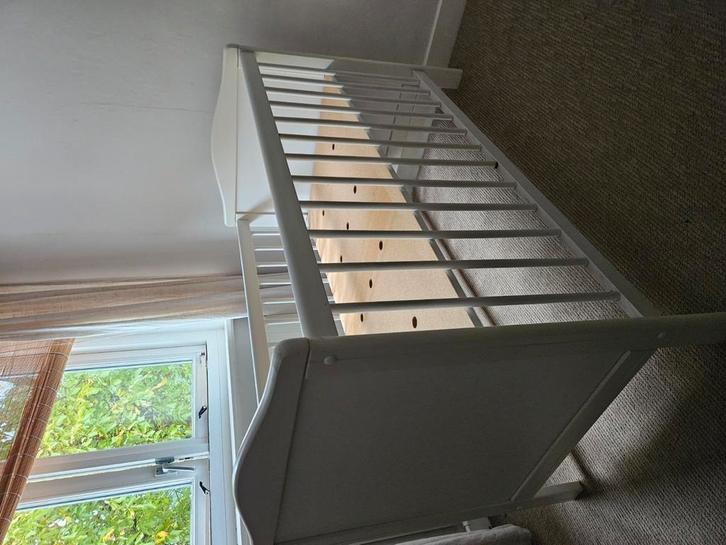 Baby bedje evt met hemeltje, Kinderen en Baby's, Kinderkamer | Bedden, Gebruikt, Minder dan 140 cm, Minder dan 70 cm, Ophalen of Verzenden