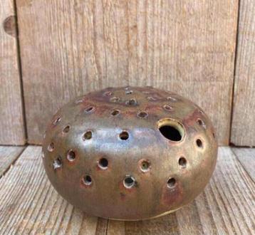 Leren bal design uniek speelgoed oud met houten pinnetjes beschikbaar voor biedingen