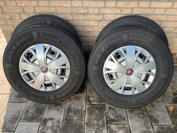 Maxxis Camppro 225/75R16 banden op Fiat stalen velgen, Auto-onderdelen, Banden en Velgen, Banden en Velgen, Zomerbanden, 16 inch