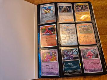 NIEUW. Hele gevulde map met 398 pokemonkaarten nieuw  beschikbaar voor biedingen