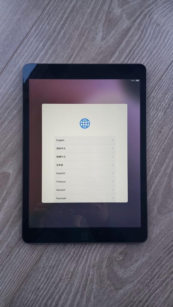 iPad 9e generatie 64GB Wi-Fi spacegrijs met Otterbox, Computers en Software, Apple iPads, Zo goed als nieuw, Apple iPad, Wi-Fi
