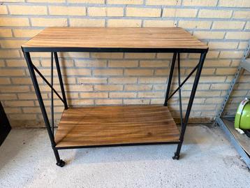 Bijzettafel op wieltjes beschikbaar voor biedingen