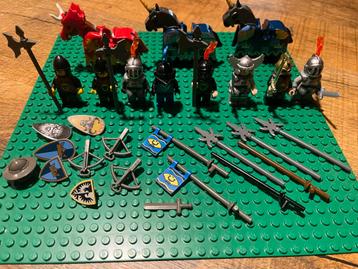 Vintage Lego Ridderset met paarden en figuren en wapens beschikbaar voor biedingen