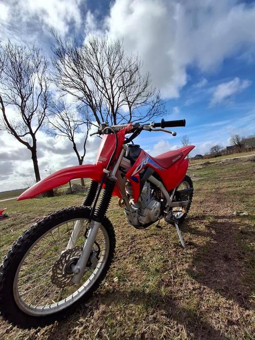Honda CRF 125 (Grote wielen) 2023 Model, Fietsen en Brommers, Brommers | Crossbrommers, Zo goed als nieuw, Honda, Ophalen