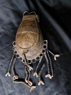 Bronzen antieke draagbtas uit Tanzania., Ophalen