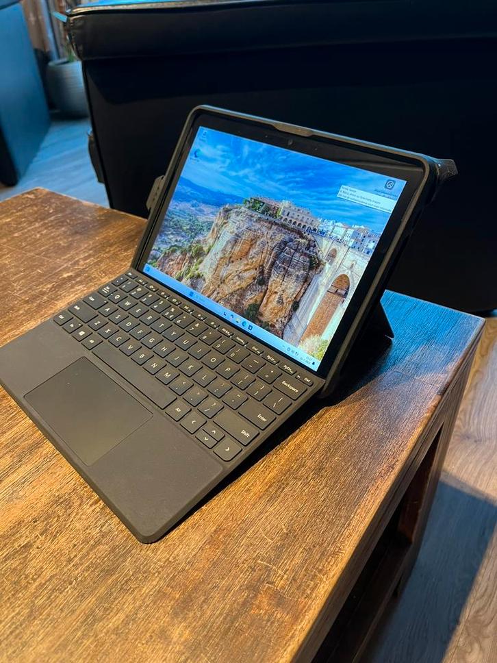 Surface Go 2 - m3 processor - 4gb - 64gbSSD - Windows 11 pro, Computers en Software, Windows Tablets, Zo goed als nieuw, Wi-Fi