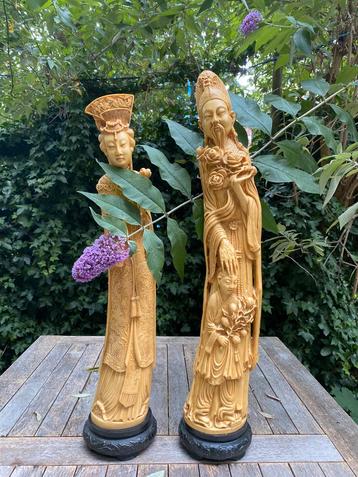 Twee Oosterse beelden man & vrouw met kind beschikbaar voor biedingen