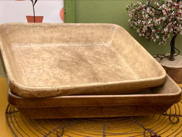 Brocante beboterde Franse ovenschalen beschikbaar voor biedingen