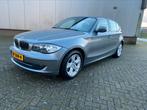 BMW 1-Serie 2.0 116I  Nw APK + Beurt **nette Auto***, Auto's, Origineel Nederlands, Te koop, Zilver of Grijs, 5 stoelen