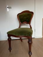 Antiek groen beklede stoel, Ophalen