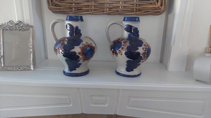 2 Scandinavische genummerde vazen van Knödgen, Huis en Inrichting, Woonaccessoires | Vazen, Zo goed als nieuw, Blauw, Minder dan 50 cm