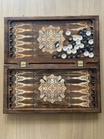 Backgammon beschikbaar voor biedingen