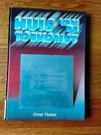 Huis van de Toekomst door Chriet Titulaer, Ophalen of Verzenden, Zo goed als nieuw