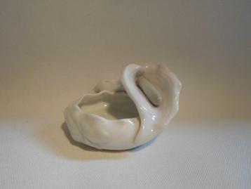 Porselein Schaaltje Lelie Blanc De Chine beschikbaar voor biedingen