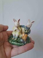 Man en vrouw konijn op bank van porselein 7.5x6x8cm, Ophalen of Verzenden, Zo goed als nieuw, Vogel, Beeldje of Figuurtje