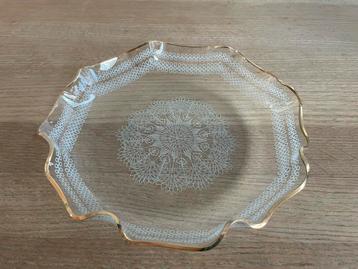 Vintage kristalgas met geschulpte rand serveerschaal beschikbaar voor biedingen