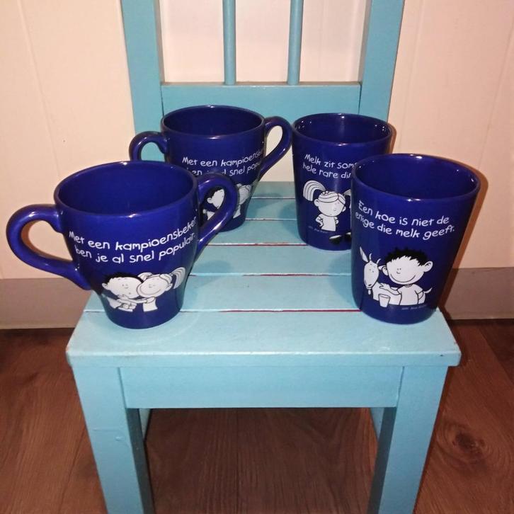 Blue band bekers 4 stuks, Huis en Inrichting, Keuken | Servies, Gebruikt, Glas of Glazen, Overige stijlen, Aardewerk, Ophalen