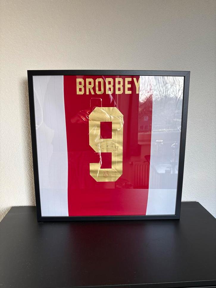 Gesigneerd Brobbey Ajax Shirt Ingelijst, Sport en Fitness, Voetbal, Zo goed als nieuw, Shirt, Maat M, Ophalen of Verzenden