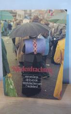 Klederdrachten - Reis langs streekdrachten Nederland, Ophalen of Verzenden, Gelezen, Constance Nieuwhoff, Willem Diepraam, Cas Oorthuys