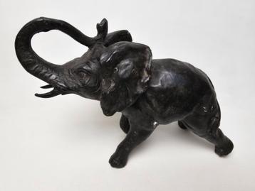 # Bronzen beeldje van een olifant beschikbaar voor biedingen