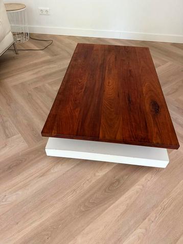 Design salontafel van eikenhout beschikbaar voor biedingen