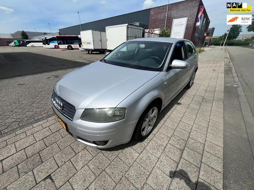Audi A3 1.6 Attraction, Apk, Nap, STUURBECHRACHTIGING DEFECT, Auto's, Audi, Te koop, A3, ABS, Airbags, Airconditioning, Centrale vergrendeling