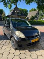 Daihatsu Sirion 1.0 51KW 2008 Zwart.       APKTOT-04-12-26, Auto's, Voorwielaandrijving, 750 kg, Zwart, 3 cilinders