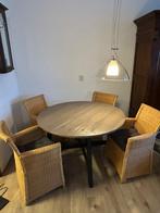 Woood eettafel taupe en 4 kuipstoelen rotan, Huis en Inrichting, Ophalen, Zo goed als nieuw