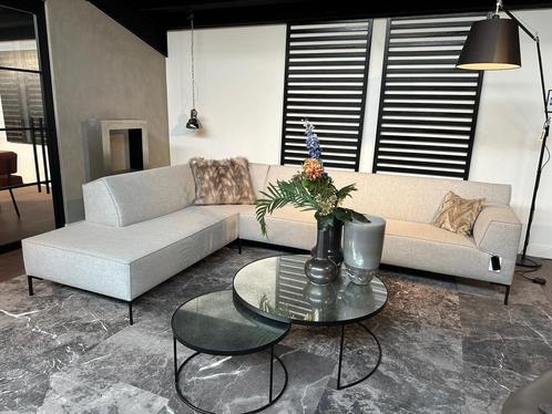 Showroommodel Bloq Hoekbank – Amandel Silver - NP: €7.750, Huis en Inrichting, Banken | Bankstellen, Zo goed als nieuw, Hoekbank