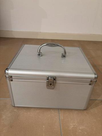 Zilverkleurige Hardcase Koffer beschikbaar voor biedingen