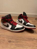 Jordan Air 1 Mid - Zwart/Wit/Rood, Kleding | Heren, Schoenen, Ophalen of Verzenden, Gedragen, Zwart, Sneakers of Gympen