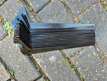Zwarte enkele plankdragers beschikbaar voor biedingen