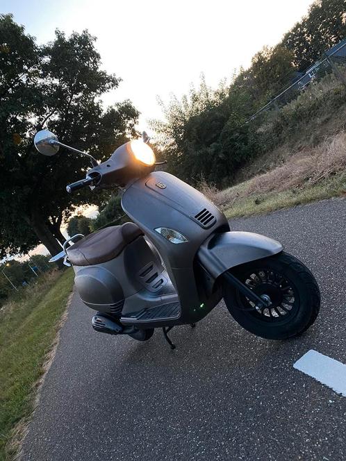 Nette BTC snorscooter, Fietsen en Brommers, Snorfietsen en Snorscooters, Zo goed als nieuw, Overige merken, Benzine, Ophalen of Verzenden