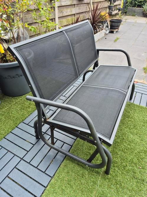 2x 2-persoons tuinbankjes + glazen tafeltje, Tuin en Terras, Tuinbanken, Gebruikt, Metaal, Schommelbank, Ophalen of Verzenden