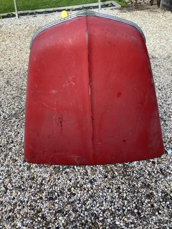 Volvo PV 544 444 kattenrug duett 210 motorkap rood m. chrome, Auto-onderdelen, Carrosserie en Plaatwerk, Motorkap, Gebruikt, Ophalen of Verzenden