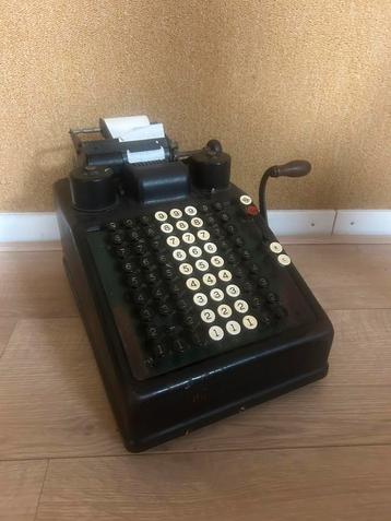 Antieke burroughs draagbare telmachine, circa 1925. beschikbaar voor biedingen